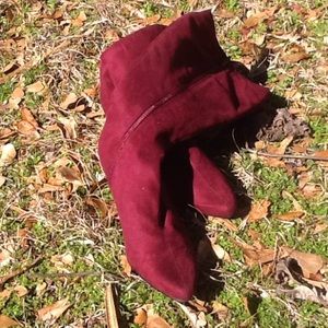 7 1/2 medium suede boots